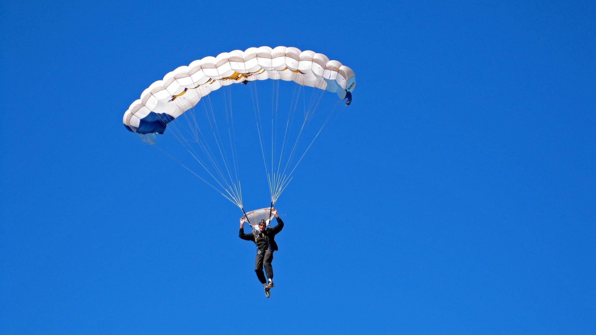荷兰男队接力赛表现抢眼，荷兰接球技术